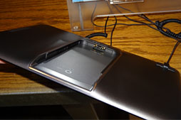 画像ギャラリー No.018のサムネイル画像 / ASUSの「PadFone 2」をタッチ＆トライイベントでがっつり触ってきた。スマホとしての完成度は高いぞ
