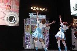 画像ギャラリー No.008のサムネイル画像 / ［AOU2012］音ゲーのKONAMIが生んだ体感リズムゲームがアーケード版で登場。「DanceEvolution ARCADE」ディレクターに聞くその魅力とは