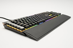 画像ギャラリー No.002のサムネイル画像 / 【PR】文句なしに多機能＆高性能。Corsairの「K95 RGB PLATINUM」は現状究極の全部入りゲーマー向けキーボードだ