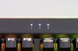 画像ギャラリー No.010のサムネイル画像 / 【PR】文句なしに多機能＆高性能。Corsairの「K95 RGB PLATINUM」は現状究極の全部入りゲーマー向けキーボードだ
