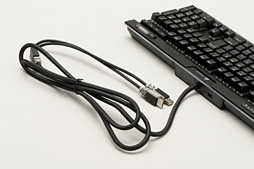 画像ギャラリー No.020のサムネイル画像 / 【PR】文句なしに多機能＆高性能。Corsairの「K95 RGB PLATINUM」は現状究極の全部入りゲーマー向けキーボードだ