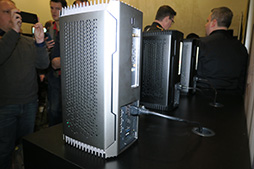 画像ギャラリー No.015のサムネイル画像 / Corsair，通信が途切れにくいワイヤレスマウス「HARPOON RGB WIRELESS」や，ゲーマー向けPC「CORSAIR ONE」の2019年モデルを発表