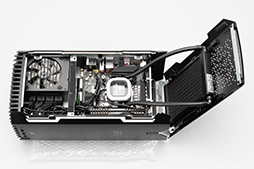 画像ギャラリー No.016のサムネイル画像 / 【PR】コンパクトで静音なゲームPC「CORSAIR ONE i160」は，4Kゲーム時代に最適なゲームマシンだ