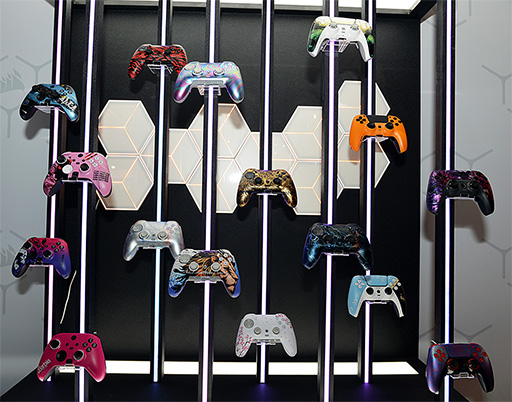 画像ギャラリー No.004のサムネイル画像 / SCUF GamingのPC用ゲームパッドも国内市場に？ Corsairブースの展示をまとめて紹介