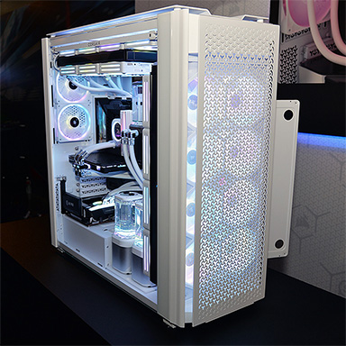 画像ギャラリー No.017のサムネイル画像 / SCUF GamingのPC用ゲームパッドも国内市場に？ Corsairブースの展示をまとめて紹介