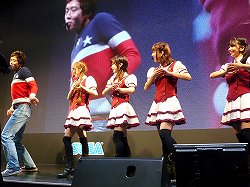 画像ギャラリー No.005のサムネイル画像 / ［AOU2012］手の動きで「舞い」を表現し，「踊ってみた」動画を録画/投稿できる「maimai」ステージイベントレポ＆ミニインタビュー