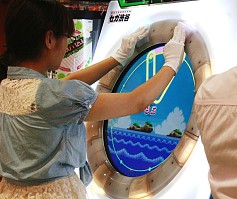 画像ギャラリー No.001のサムネイル画像 / 「maimaiGreeN」，持参した手袋をはめて高得点を狙うプレイヤーとは