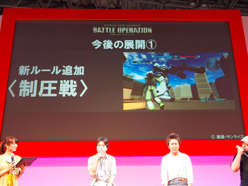 画像ギャラリー No.004のサムネイル画像 / ［TGS 2012］「機動戦士ガンダム バトルオペレーション」ステージイベントで，「アッガイ」「ジム・スナイパーII」「ブルーディスティニー」の参戦が発表に