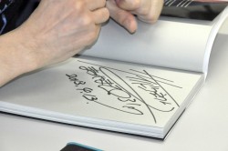 画像ギャラリー No.025のサムネイル画像 / 資料と共に振り返る「.hack」の11年。松山＆新里氏が当時を語る「『.hack』シリーズ完全設定資料集」発売記念トーク＆サイン会レポート