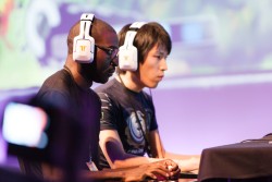 画像ギャラリー No.010のサムネイル画像 / ［EVO2014］波乱続出の「ウルIV」部門，ベスト8に進む日本人選手は4名に。初日リザルトと「鉄拳タッグ2」部門優勝・JDCR選手へのインタビューを掲載