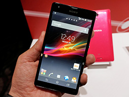 画像ギャラリー No.013のサムネイル画像 / KDDIの2013年夏スマホ，計4機種をレポート。Xperia ULのベンチマークテスト結果も公開
