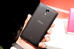 画像ギャラリー No.014のサムネイル画像 / KDDIの2013年夏スマホ，計4機種をレポート。Xperia ULのベンチマークテスト結果も公開