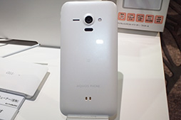画像ギャラリー No.026のサムネイル画像 / KDDIの2013年夏スマホ，計4機種をレポート。Xperia ULのベンチマークテスト結果も公開