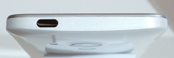 画像ギャラリー No.006のサムネイル画像 / 「HTC J butterfly」や「isai vivid」など独自モデルの実力やいかに？ KDDIの2015年夏モデルスマートフォンを触ってきた