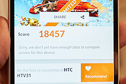 画像ギャラリー No.010のサムネイル画像 / 「HTC J butterfly」や「isai vivid」など独自モデルの実力やいかに？ KDDIの2015年夏モデルスマートフォンを触ってきた