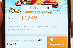 画像ギャラリー No.024のサムネイル画像 / 「HTC J butterfly」や「isai vivid」など独自モデルの実力やいかに？ KDDIの2015年夏モデルスマートフォンを触ってきた