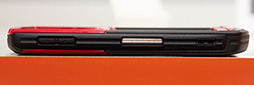 画像ギャラリー No.034のサムネイル画像 / 「HTC J butterfly」や「isai vivid」など独自モデルの実力やいかに？ KDDIの2015年夏モデルスマートフォンを触ってきた