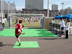 画像ギャラリー No.002のサムネイル画像 / エレクトロニック・アーツ，「FIFA 13」のリリースを記念した「FIFA13 体感パーク」を開催