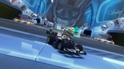 画像ギャラリー No.001のサムネイル画像 / 「F1 RACE STARS」の店頭体験会が全国4会場で実施。11種類から好きなコースを選択してレースに挑めるほか，オリジナルグッズの配布も