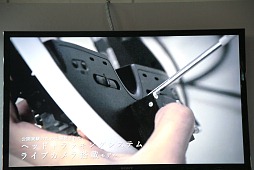 画像ギャラリー No.005のサムネイル画像 / ［TGS 2012］「.hackの世界」実現も近い？ ソニーの特製ヘッドマウントディスプレイを使った仮想現実実験にサイバーコネクトツー松山氏驚く