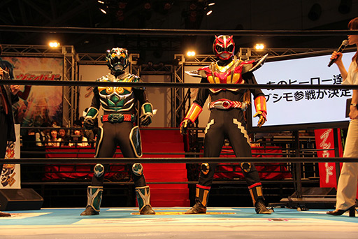 画像ギャラリー No.041のサムネイル画像 / ［TGS 2012］「ブシロード」が今後展開するタイトルの数々を紹介。ブースにはリングが設置され，新日本プロレスの選手達による試合を連日開催 