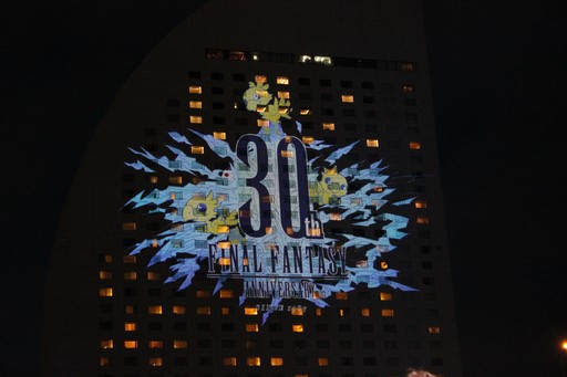 画像ギャラリー No.002のサムネイル画像 / 横浜にバハムート襲来！ FF30周年企画，「FFXIV」プロジェクションマッピング映像のリハーサル上映会をレポート