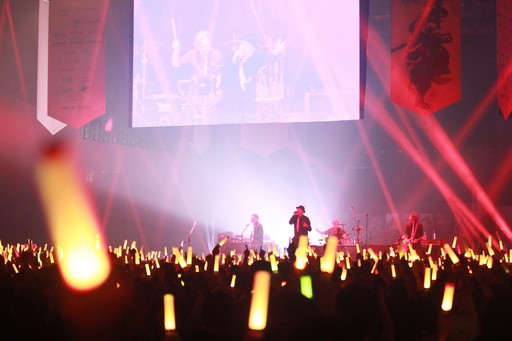 画像ギャラリー No.020のサムネイル画像 / 1万5000人のヒカセンをビートで圧殺！「FFXIV ファンフェスティバル in 東京」のTHE PRIMALSスペシャルライブレポート＆ミニインタビュー