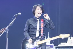 画像ギャラリー No.027のサムネイル画像 / 1万5000人のヒカセンをビートで圧殺！「FFXIV ファンフェスティバル in 東京」のTHE PRIMALSスペシャルライブレポート＆ミニインタビュー