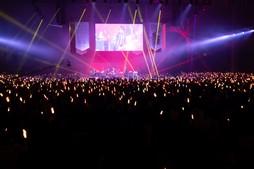 画像ギャラリー No.033のサムネイル画像 / 1万5000人のヒカセンをビートで圧殺！「FFXIV ファンフェスティバル in 東京」のTHE PRIMALSスペシャルライブレポート＆ミニインタビュー