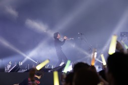画像ギャラリー No.035のサムネイル画像 / 1万5000人のヒカセンをビートで圧殺！「FFXIV ファンフェスティバル in 東京」のTHE PRIMALSスペシャルライブレポート＆ミニインタビュー