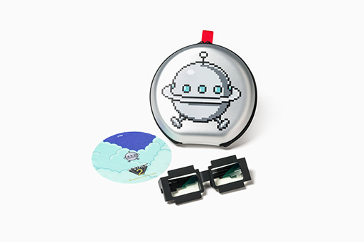 画像ギャラリー No.002のサムネイル画像 / ほぼ日MOTHERプロジェクトとJINSのコラボ商品「ジェフのメガネ」，2月下旬より受注販売。「MOTHERのBAZAAAAR!!」で展示中