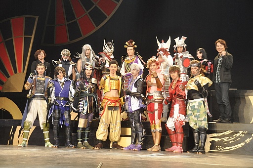 画像ギャラリー No.012のサムネイル画像 / 舞台「戦国BASARA4」は本日より公演開始。島 左近，柴田勝家ら新キャラクター参戦による新たな舞台「戦国BASARA」は必見だ