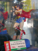 画像ギャラリー No.017のサムネイル画像 / 師走の秋葉原で「DCコミックス&ワーナーヒーローズ!フェスティバル」が開催。GENERATIONS from EXILE TRIBEが「バットマン:アーカム・ビギンズ」の魅力を伝えた
