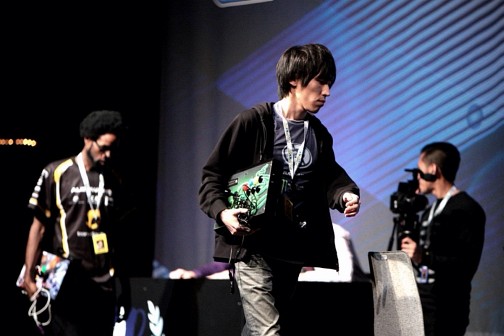 画像ギャラリー No.092のサムネイル画像 / 「ウルトラストリートファイターIV」公式世界大会「Capcom Cup Finals」現地レポートまとめ。頂点を極める戦いの模様を産地直送でお届け