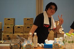 画像ギャラリー No.007のサムネイル画像 / 「ARC REVOLUTION CUP 2015」フォトレポート。「GUILTY GEAR」や「BLAZBLUE」など，計4タイトルの優勝者達へのインタビューも掲載