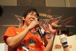 画像ギャラリー No.014のサムネイル画像 / 「ARC REVOLUTION CUP 2015」フォトレポート。「GUILTY GEAR」や「BLAZBLUE」など，計4タイトルの優勝者達へのインタビューも掲載