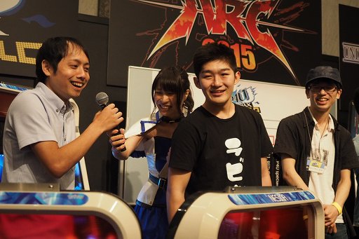 画像ギャラリー No.020のサムネイル画像 / 「ARC REVOLUTION CUP 2015」フォトレポート。「GUILTY GEAR」や「BLAZBLUE」など，計4タイトルの優勝者達へのインタビューも掲載