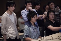 画像ギャラリー No.031のサムネイル画像 / 「ARC REVOLUTION CUP 2015」フォトレポート。「GUILTY GEAR」や「BLAZBLUE」など，計4タイトルの優勝者達へのインタビューも掲載