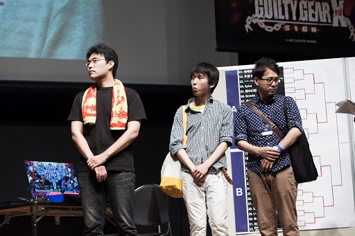 画像ギャラリー No.032のサムネイル画像 / 「ARC REVOLUTION CUP 2015」フォトレポート。「GUILTY GEAR」や「BLAZBLUE」など，計4タイトルの優勝者達へのインタビューも掲載