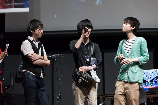 画像ギャラリー No.033のサムネイル画像 / 「ARC REVOLUTION CUP 2015」フォトレポート。「GUILTY GEAR」や「BLAZBLUE」など，計4タイトルの優勝者達へのインタビューも掲載