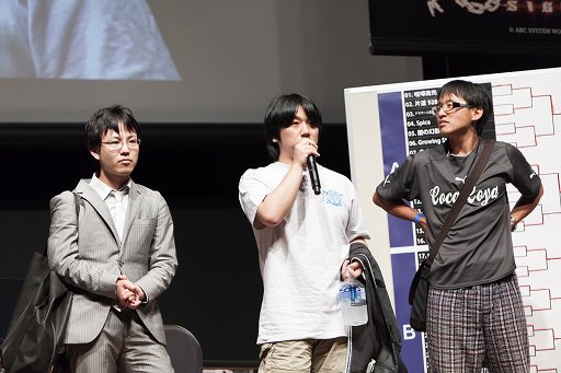画像ギャラリー No.035のサムネイル画像 / 「ARC REVOLUTION CUP 2015」フォトレポート。「GUILTY GEAR」や「BLAZBLUE」など，計4タイトルの優勝者達へのインタビューも掲載