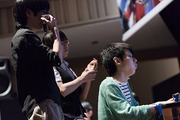 画像ギャラリー No.036のサムネイル画像 / 「ARC REVOLUTION CUP 2015」フォトレポート。「GUILTY GEAR」や「BLAZBLUE」など，計4タイトルの優勝者達へのインタビューも掲載