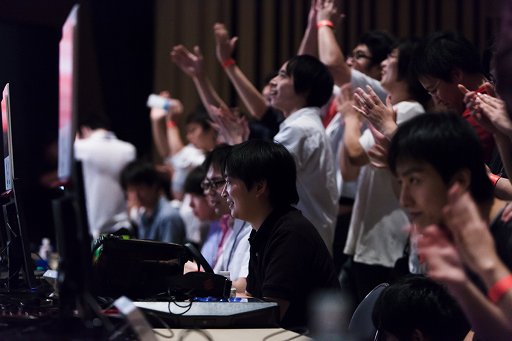 画像ギャラリー No.041のサムネイル画像 / 「ARC REVOLUTION CUP 2015」フォトレポート。「GUILTY GEAR」や「BLAZBLUE」など，計4タイトルの優勝者達へのインタビューも掲載