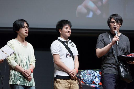 画像ギャラリー No.043のサムネイル画像 / 「ARC REVOLUTION CUP 2015」フォトレポート。「GUILTY GEAR」や「BLAZBLUE」など，計4タイトルの優勝者達へのインタビューも掲載