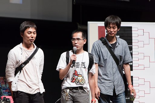 画像ギャラリー No.044のサムネイル画像 / 「ARC REVOLUTION CUP 2015」フォトレポート。「GUILTY GEAR」や「BLAZBLUE」など，計4タイトルの優勝者達へのインタビューも掲載