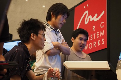 画像ギャラリー No.055のサムネイル画像 / 「ARC REVOLUTION CUP 2015」フォトレポート。「GUILTY GEAR」や「BLAZBLUE」など，計4タイトルの優勝者達へのインタビューも掲載