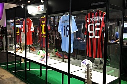 画像ギャラリー No.004のサムネイル画像 / ［TGS 2013］スマホ向け「FIFA 14」は，基本プレイ無料で間口を広く。新たな操作方法が想像以上に快適だったというプレイレポート