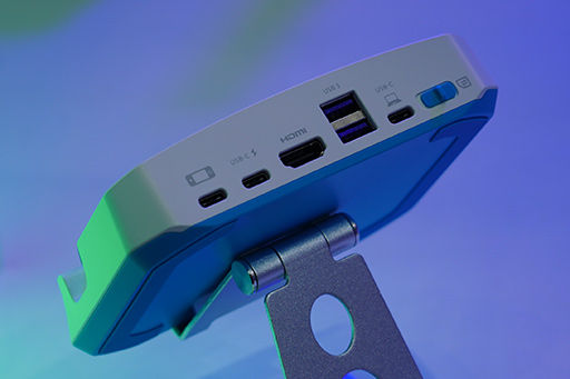 画像ギャラリー No.012のサムネイル画像 / 携帯型ゲームPC向けドックやUSB ACアダプタにキャプチャ機能を内蔵!?　ユニークな製品を多数出展したAVerMedia