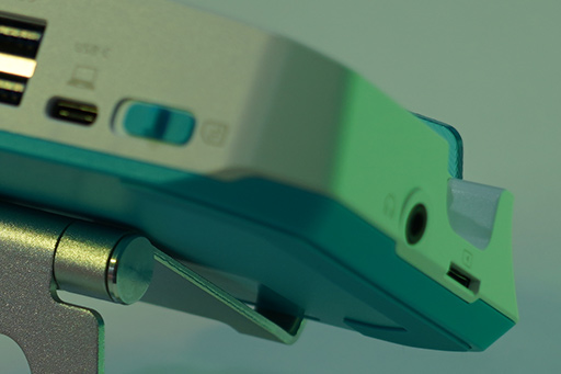 画像ギャラリー No.013のサムネイル画像 / 携帯型ゲームPC向けドックやUSB ACアダプタにキャプチャ機能を内蔵!?　ユニークな製品を多数出展したAVerMedia
