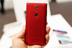 画像ギャラリー No.018のサムネイル画像 / 三辺狭額縁デザインが魅力のAQUOS ZETAやXperia Z2 Tabletをじっくりチェック。NTTドコモ2014夏モデルスマートフォンテストレポート（後編）